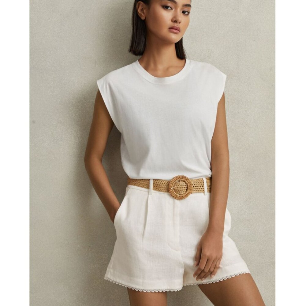 Reiss Belle Linen Belted Shorts in White | Size: US 2 | White